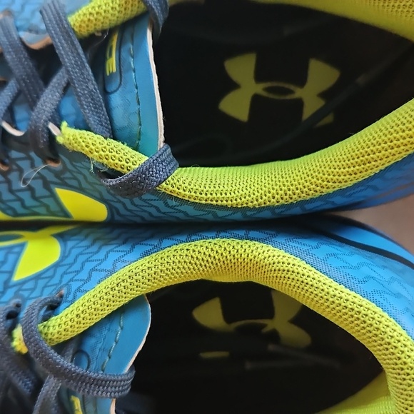 Undet Armour Soccer Cleats - Picture 6 of 11